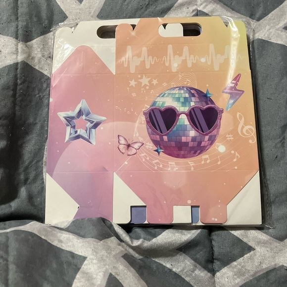 Colorful Music Themed Favor Boxes - Picture 1 of 2